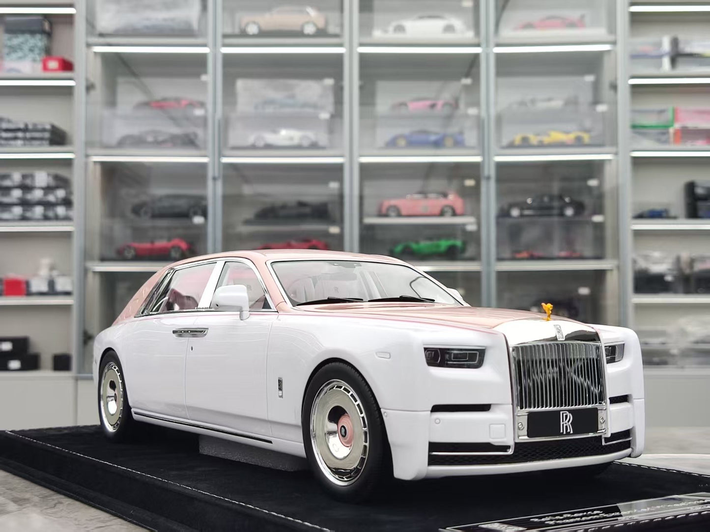 HH Model 1/18 Rolls-Royce Phantom Series II Blush Pink/White HH538