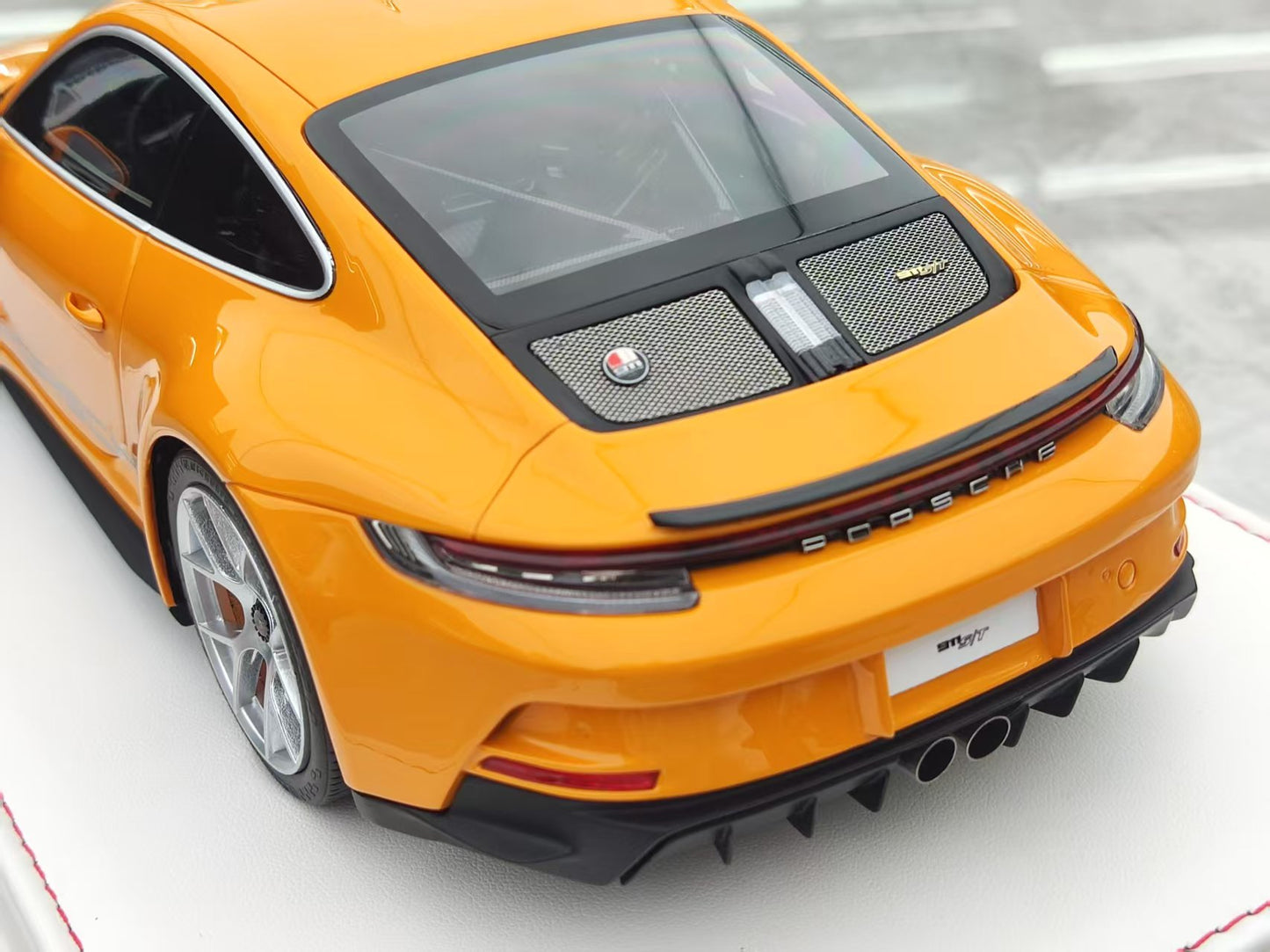IVY 1/18 Porsche 911 S/T (992), orange resin model car IVY228