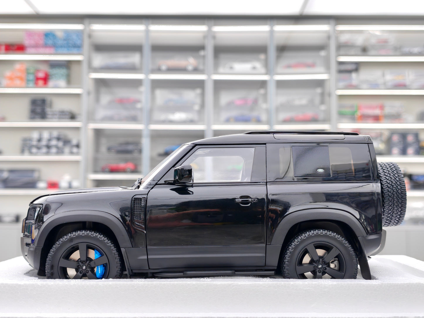 Almost Real 1/18 Land Rover Defender 90 Kit Edition Diecast Car Model