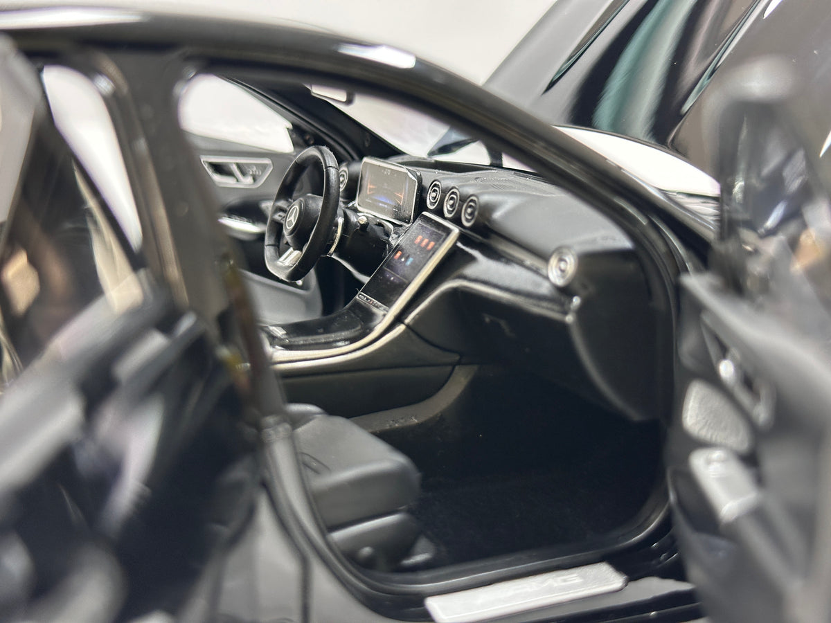 NZG 1/18 Mercedes-AMG C63 S E-Performance Gloss Black (111200050)