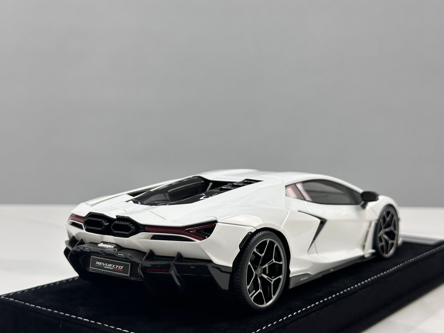 HH Model 1/18 Lamborghini Revuelto Metallic White HH616