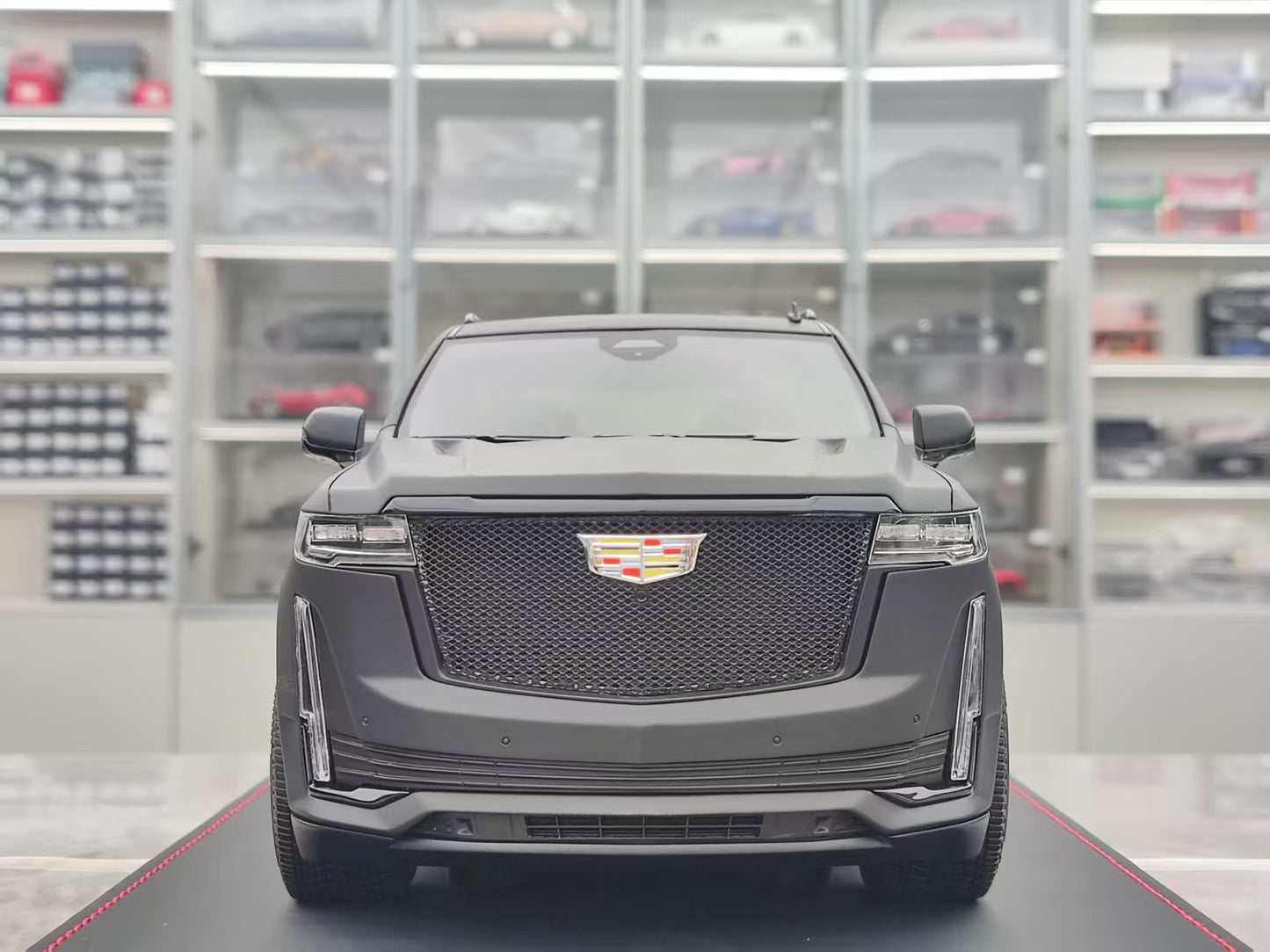 BBA MODEL 1/18 Cadillac Escalade Luxury Edition, Matte Black, BBA049