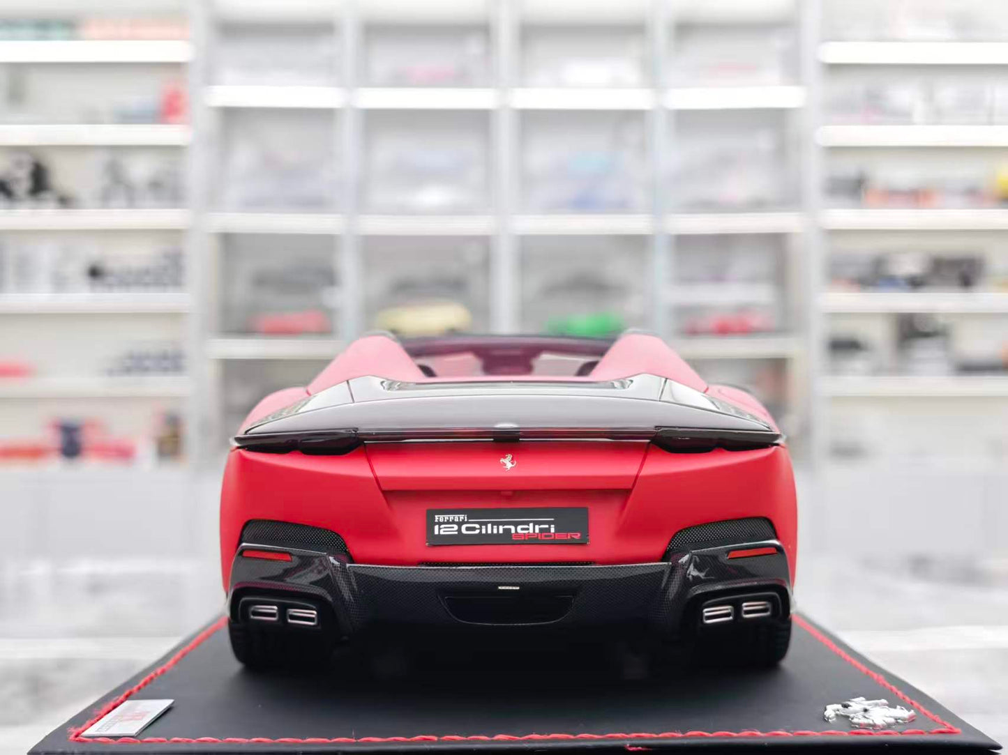 MR 1/18 Ferrari 12 Cilindri Convertible FE044SE5