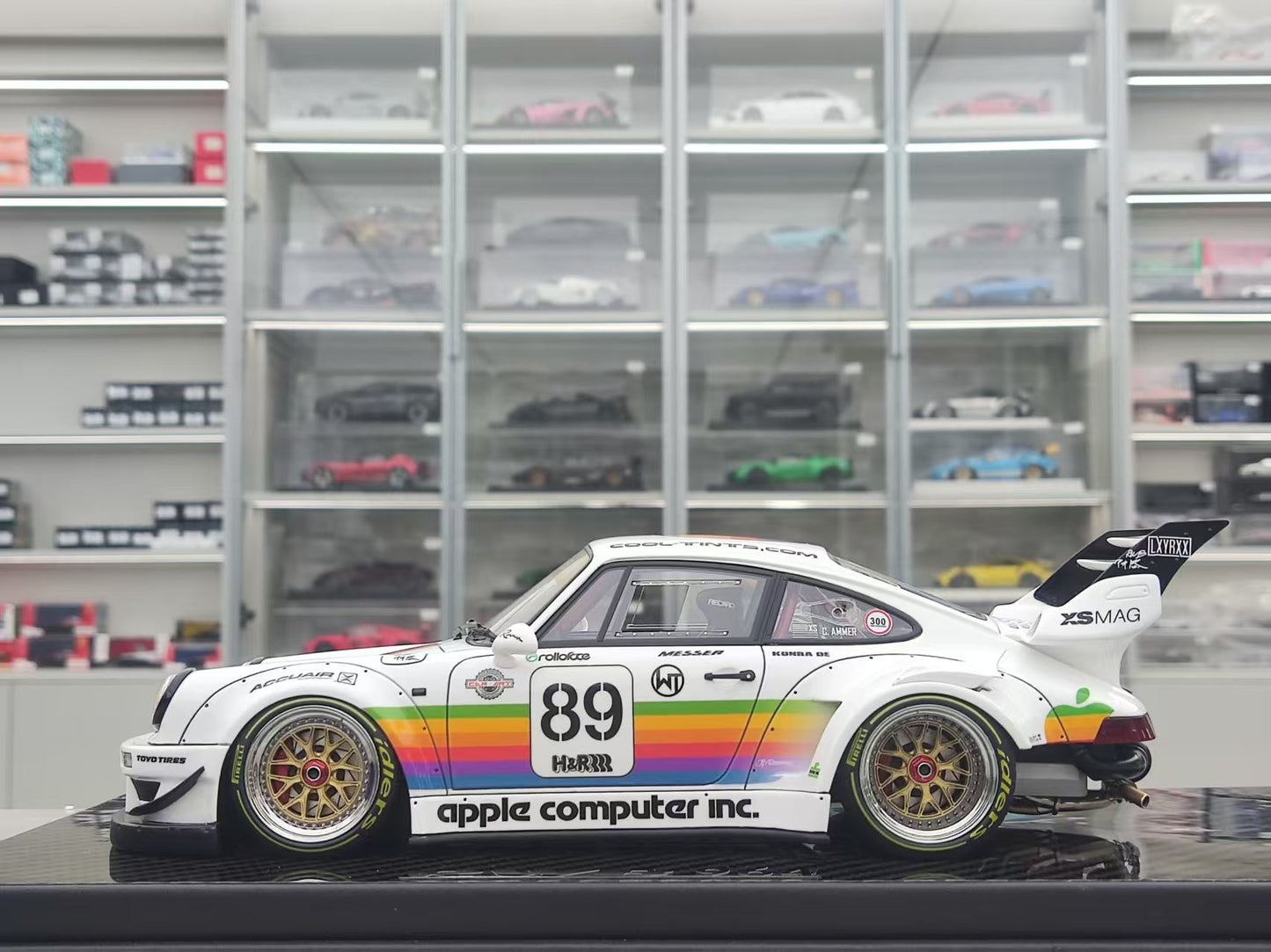 TGM MODEL 1/18 Porsche RWB 964 Apple Livery TGM006