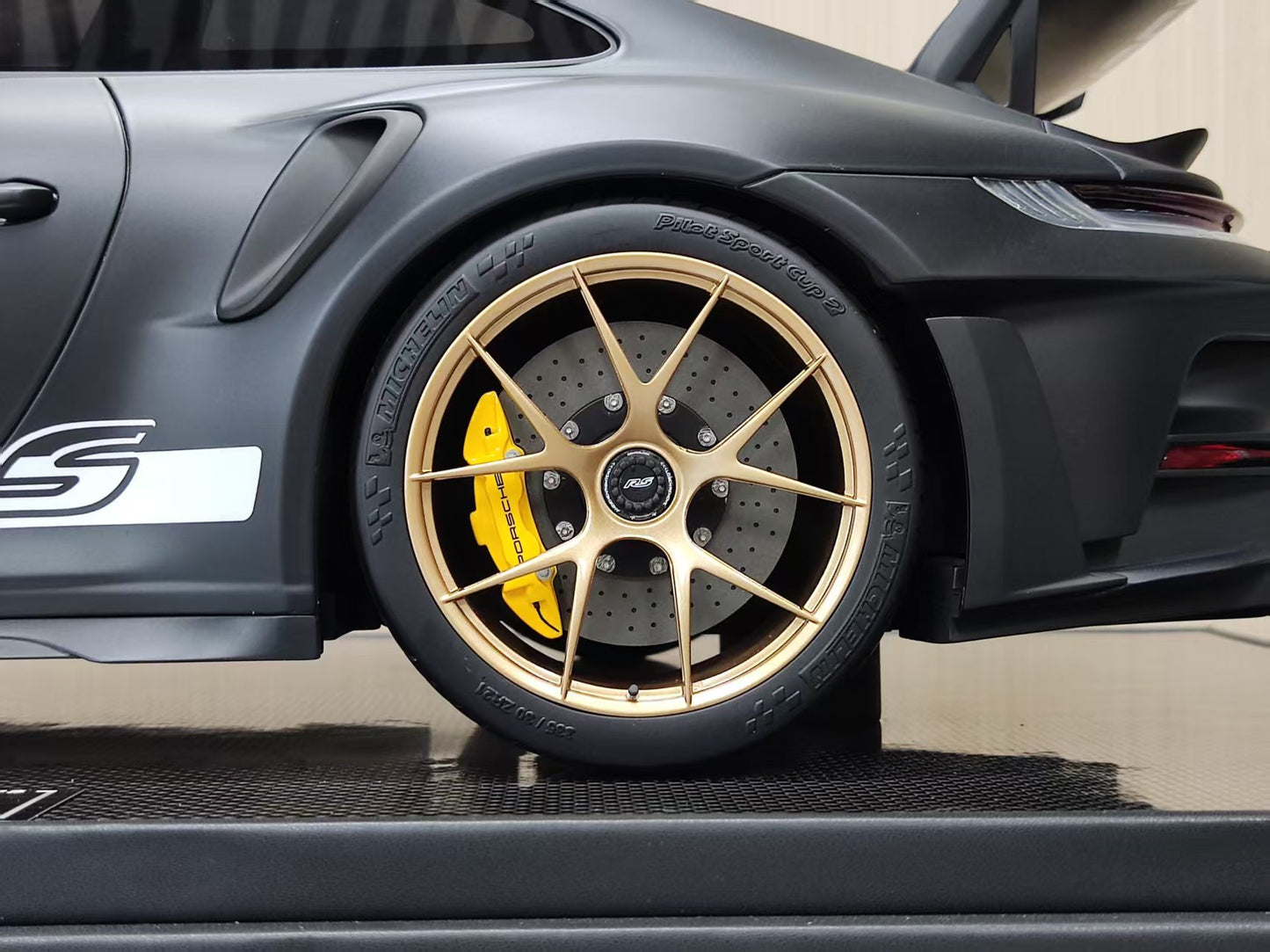 DINOMODEL 1/8 Porsche 992 GT3 RS – Matte Black (PR028P)
