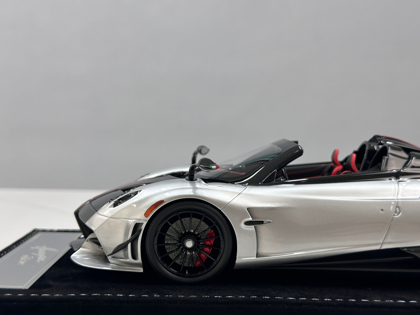 HH Model 1/18 Pagani Huayra Silver & Black Carbon HH662