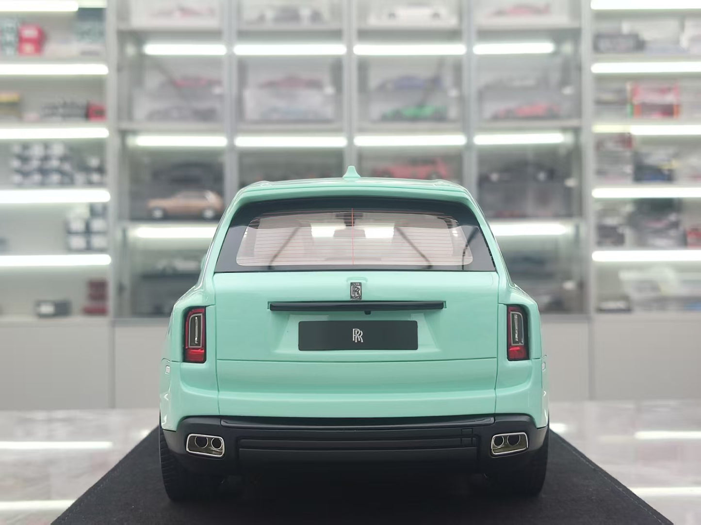 GL 1/18 Rolls-Royce Cullinan Saga Green JS-GL028