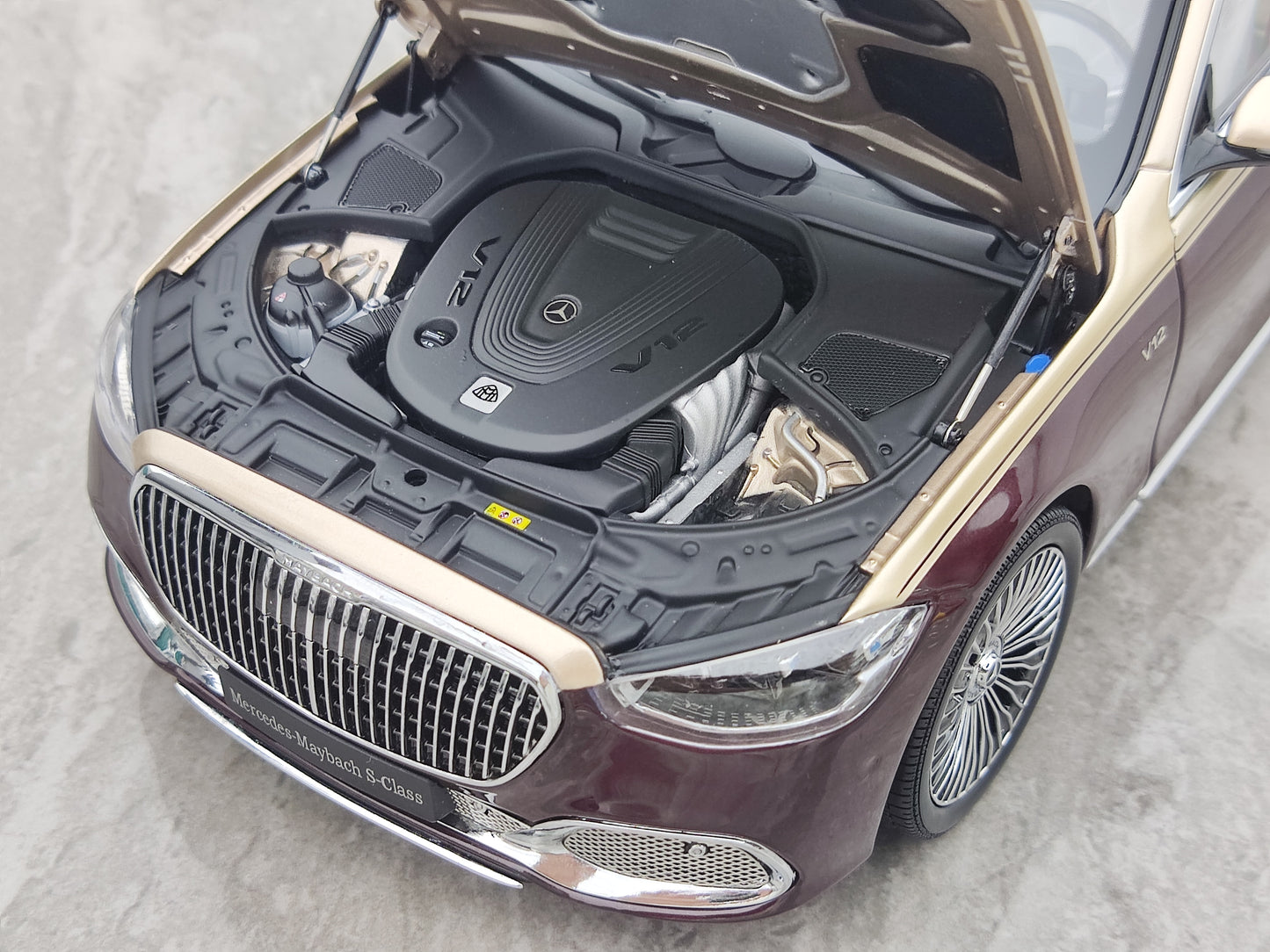 Almost Real 1/18 Mercedes-Maybach S-Class, Kalahari Gold/Tourmaline Red, 820122B