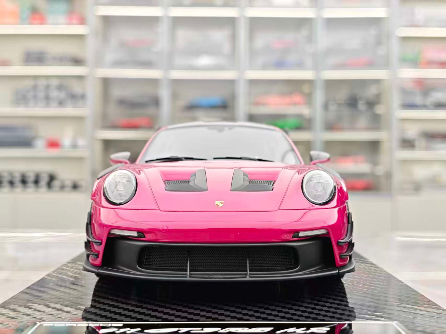 VIP 1/18 Porsche 911 GT3 RS-Manthey Racing, Pink VIP190