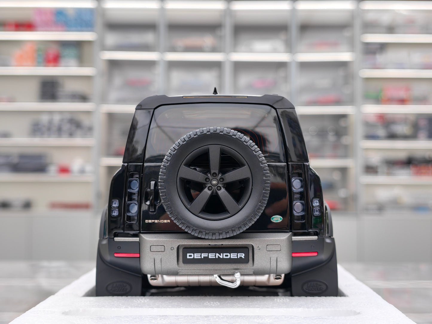 Almost Real 1/18 Land Rover Defender 90 Kit Edition Diecast Car Model