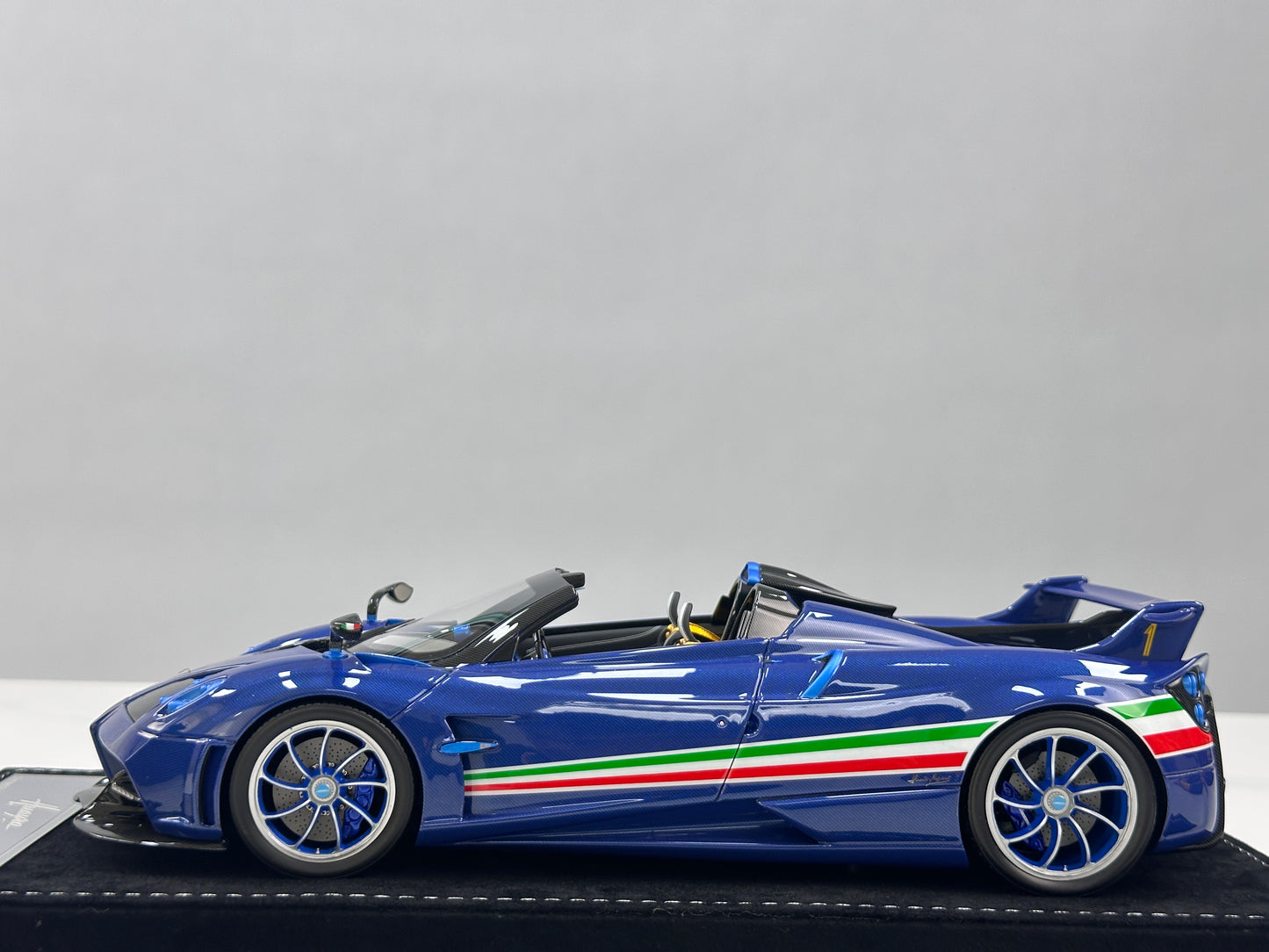 HH Model 1/18 Pagani Huayra Air Force Edition HH664