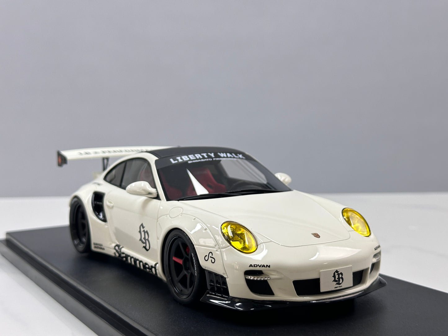 GT Spirit 1/18 Porsche LB-WORKS 997 TURBO White GT958