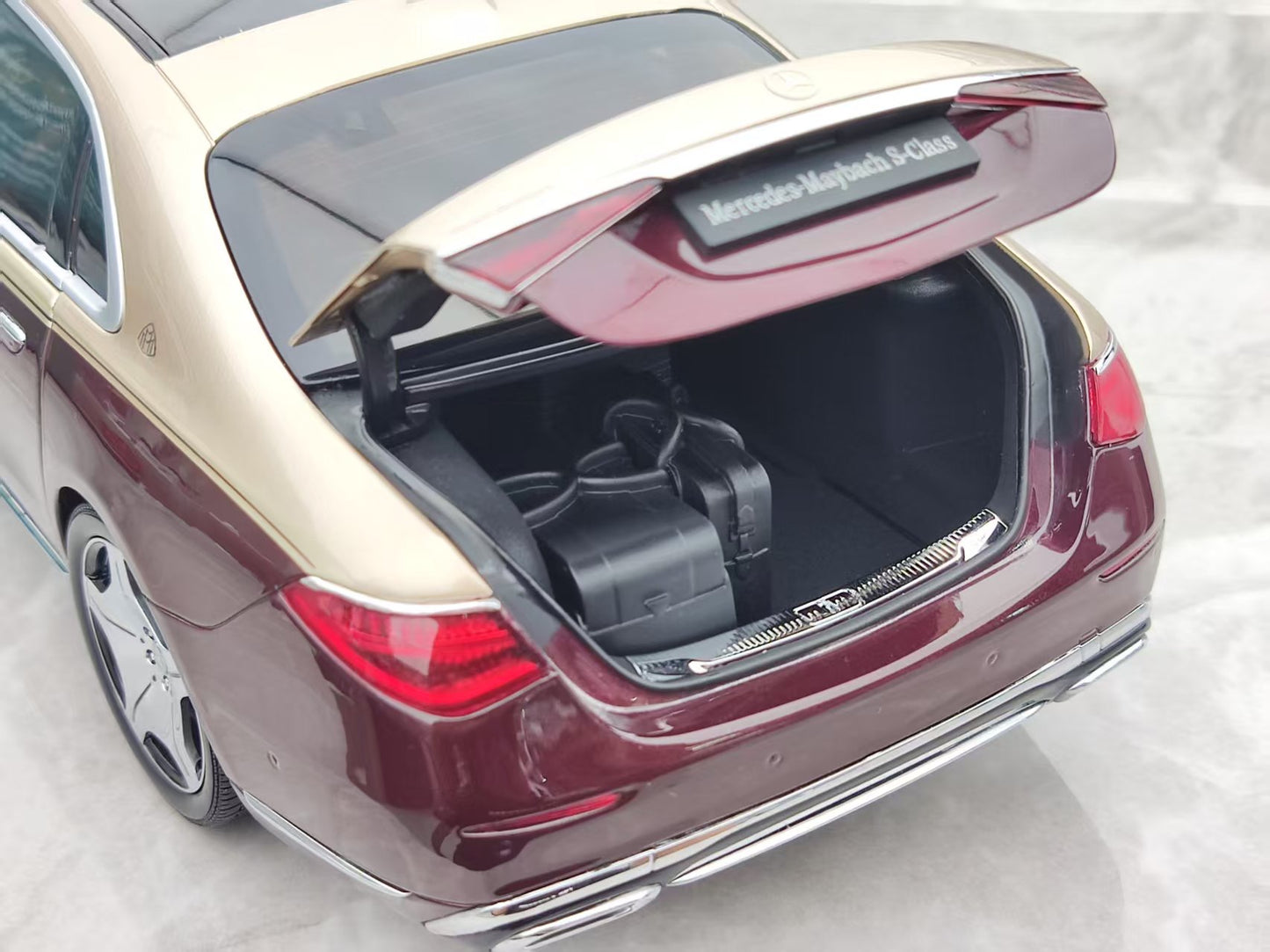 Almost Real 1/18 Mercedes-Maybach S-Class Kalahari Gold/Tourmaline Red AR186