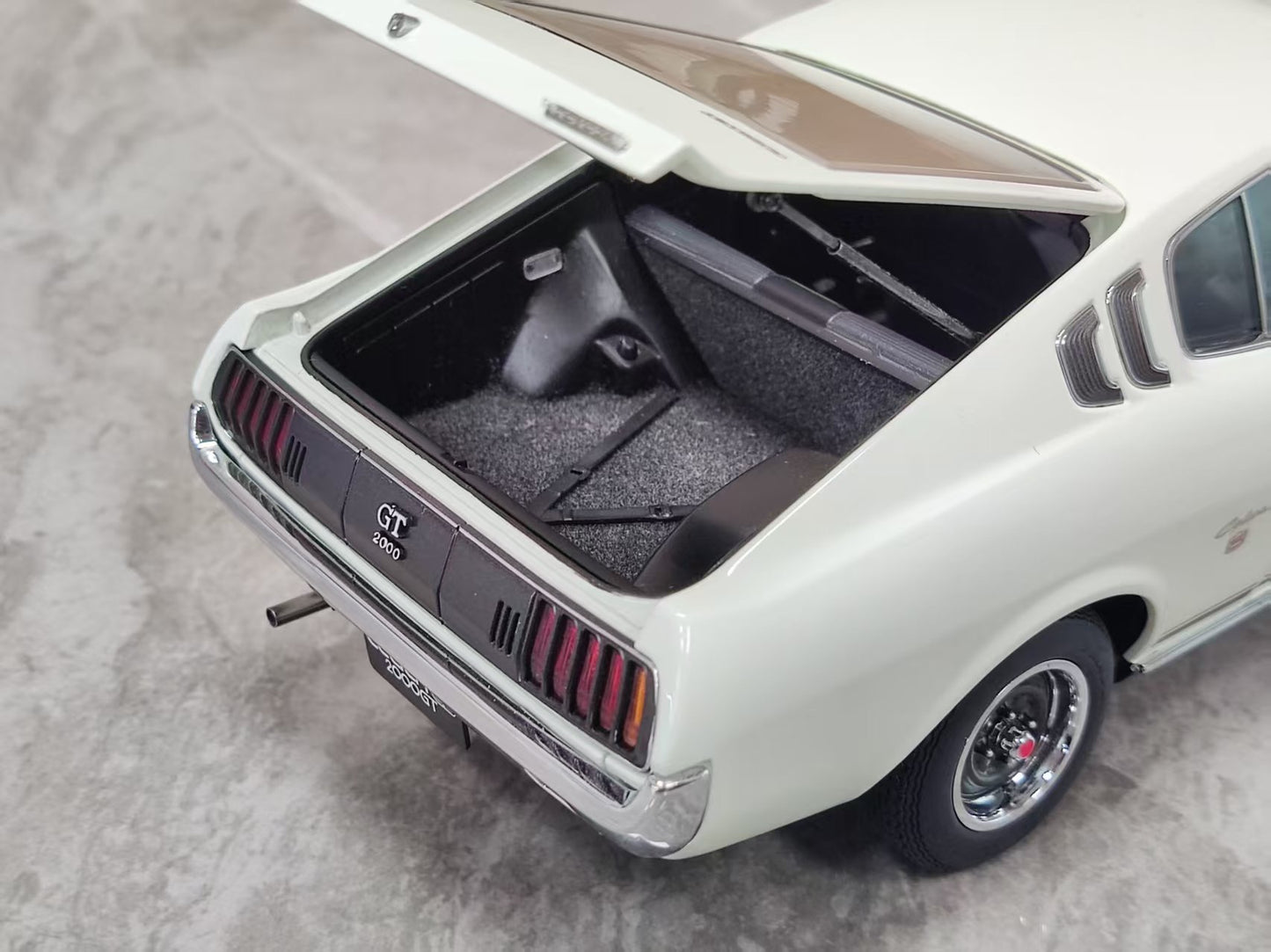 AUTOart 1:18 Toyota Celica 2000GT RA25 White 78766