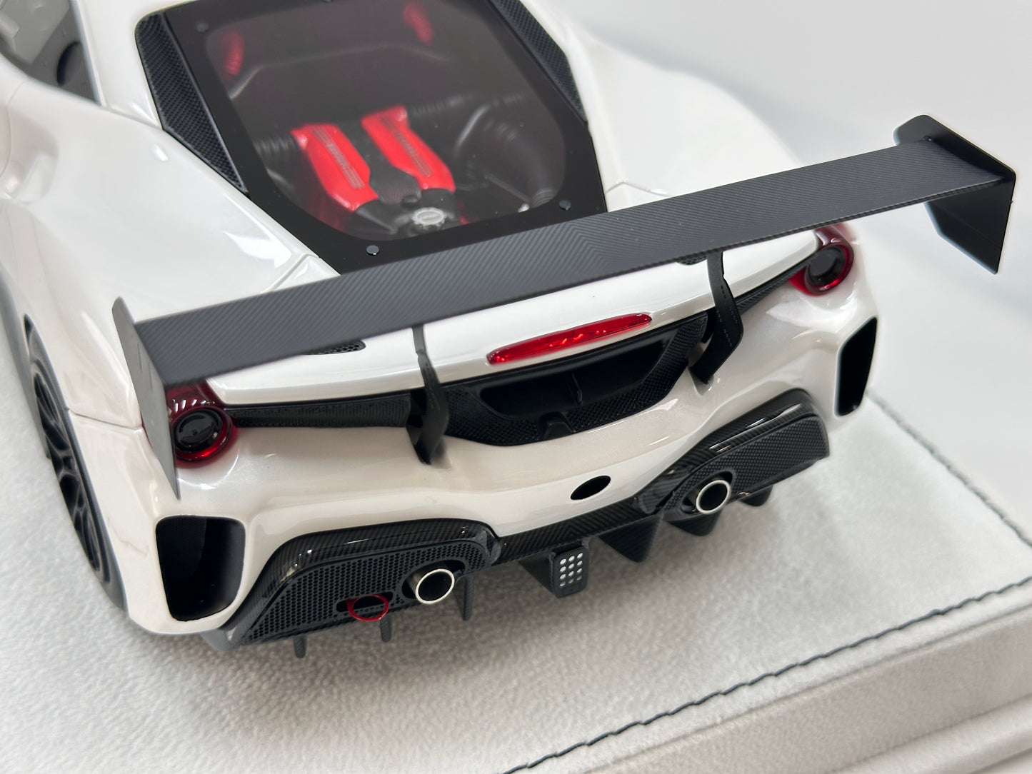 GH MODEL 1/18 Ferrari 488 Challenge Evo Pearl White GH021