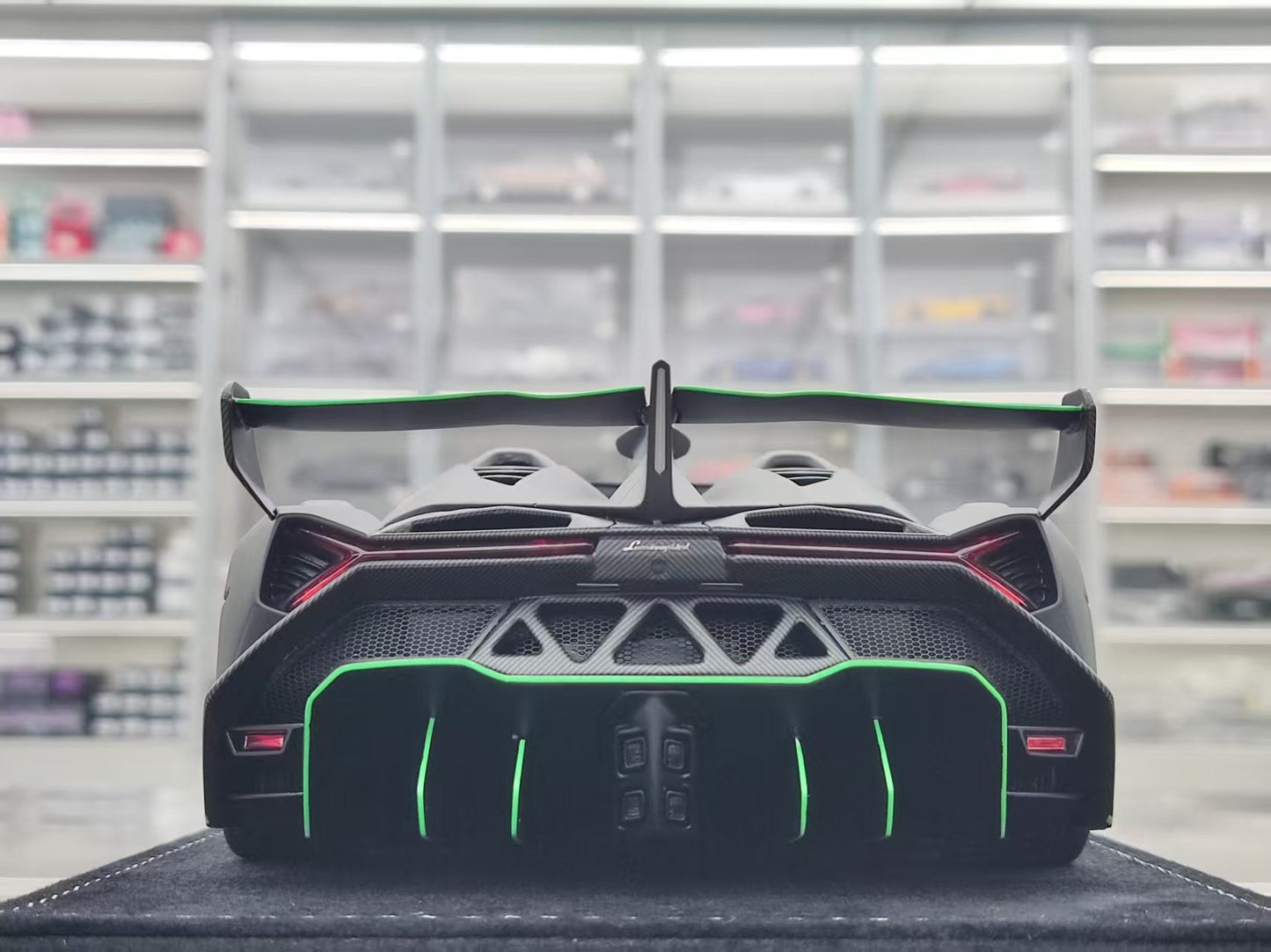 HH Model 1/18 Lamborghini Veneno Roadster Matte Black HH560