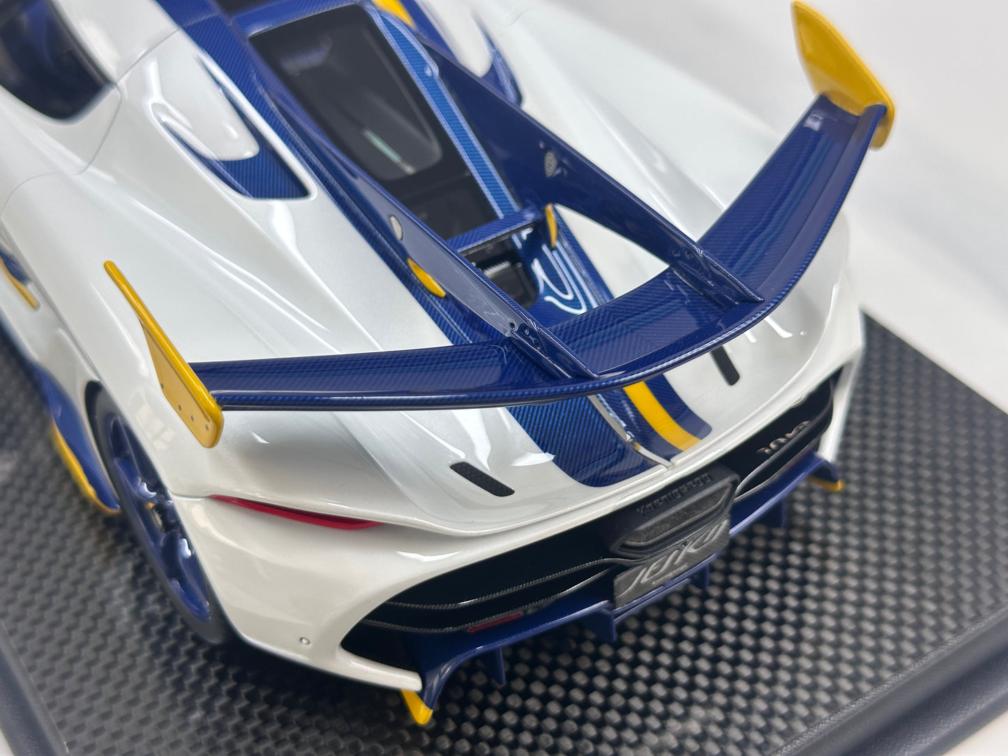 FrontiArt 1/18 Koenigsegg Jesko Pearl White FA200
