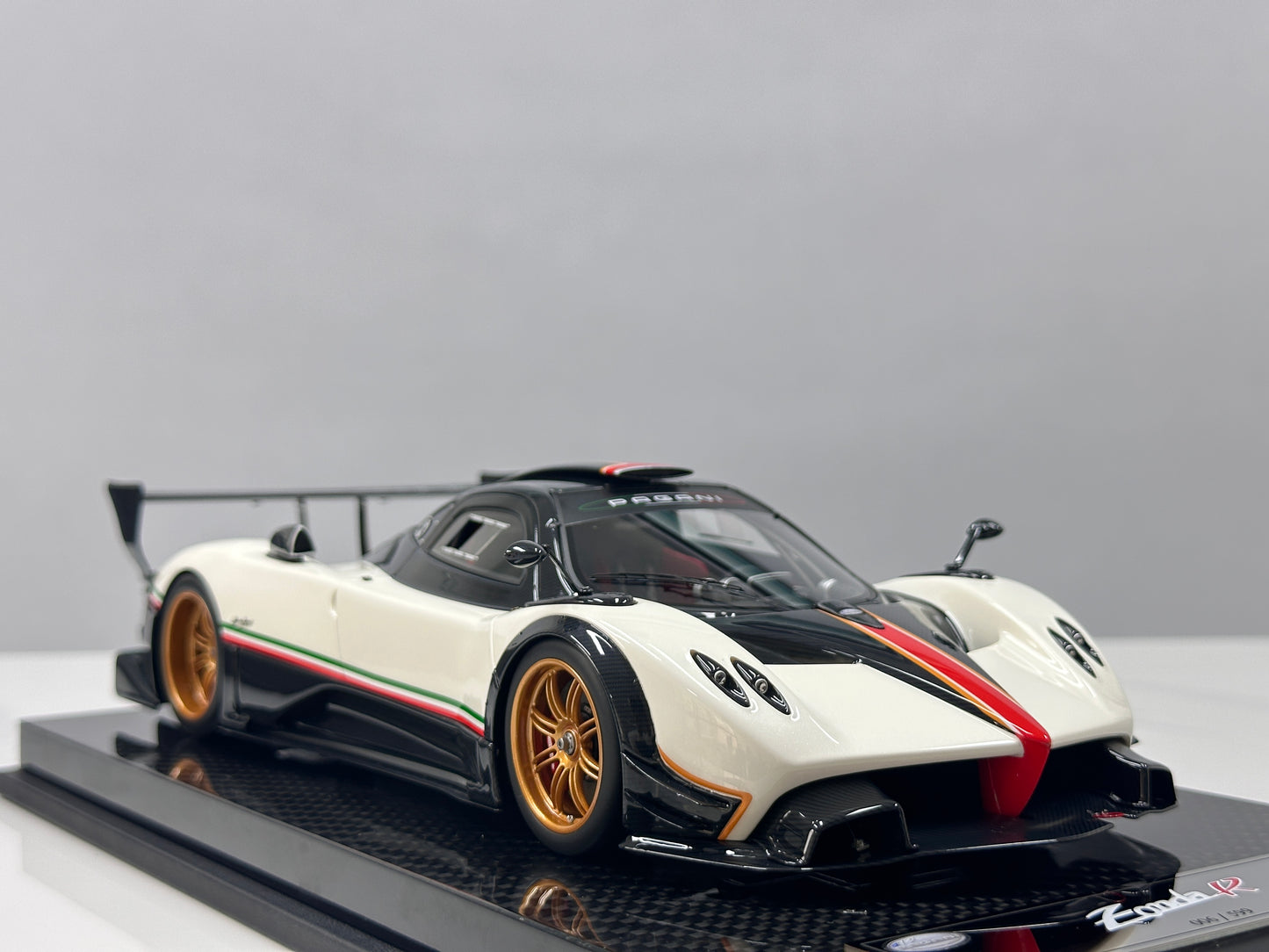 KASH MODEL 1/18 Pagani Zonda R Warm Pearl White KPZR003