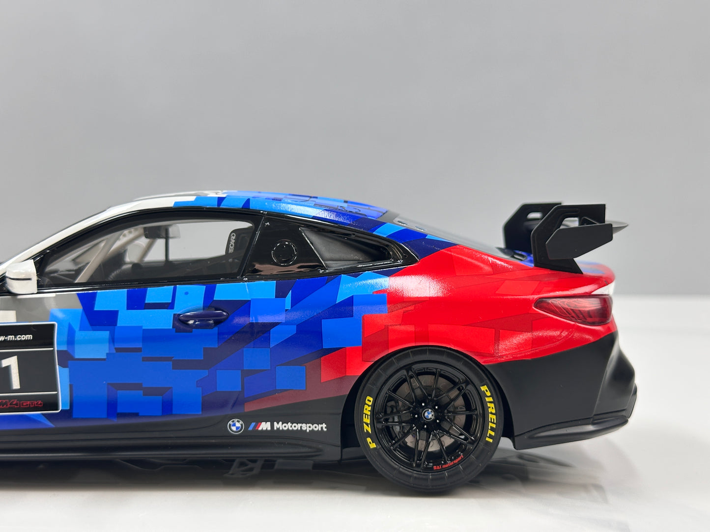 OTTO 1/18 BMW M4 GT4 White/Blue/Black OT1125