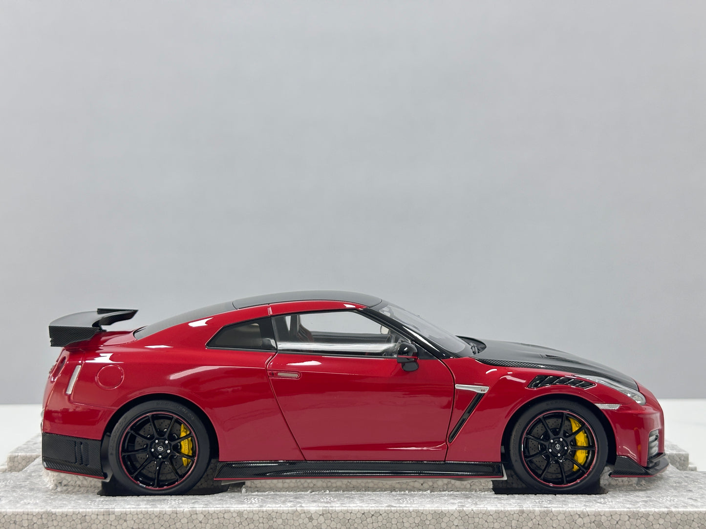 MOTORHELIX 1/18 Nissan GT-R NISMO (R35) Special Edition 2022 Vibrant Red MH367