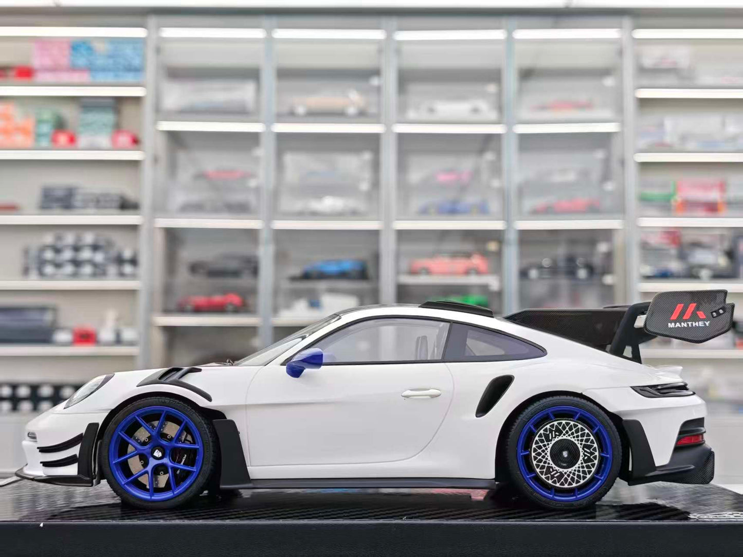 VIP 1/18 Porsche 911 GT3 RS-Manthey Racing Aurora White VIP188