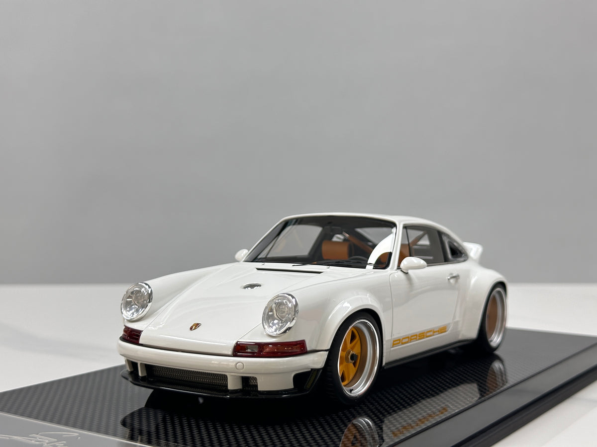 Dino Model 1/18 Porsche Singer DLS Metallic White DC005