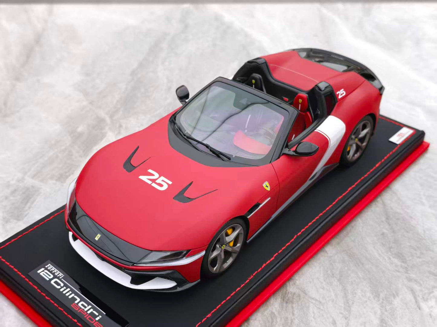 MR 1/18 Ferrari 12 Cilindri Convertible FE044SE5