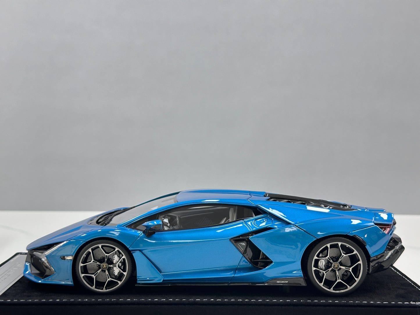 HH Model 1/18 Lamborghini Revuelto 40th Anniversary Blue HH619