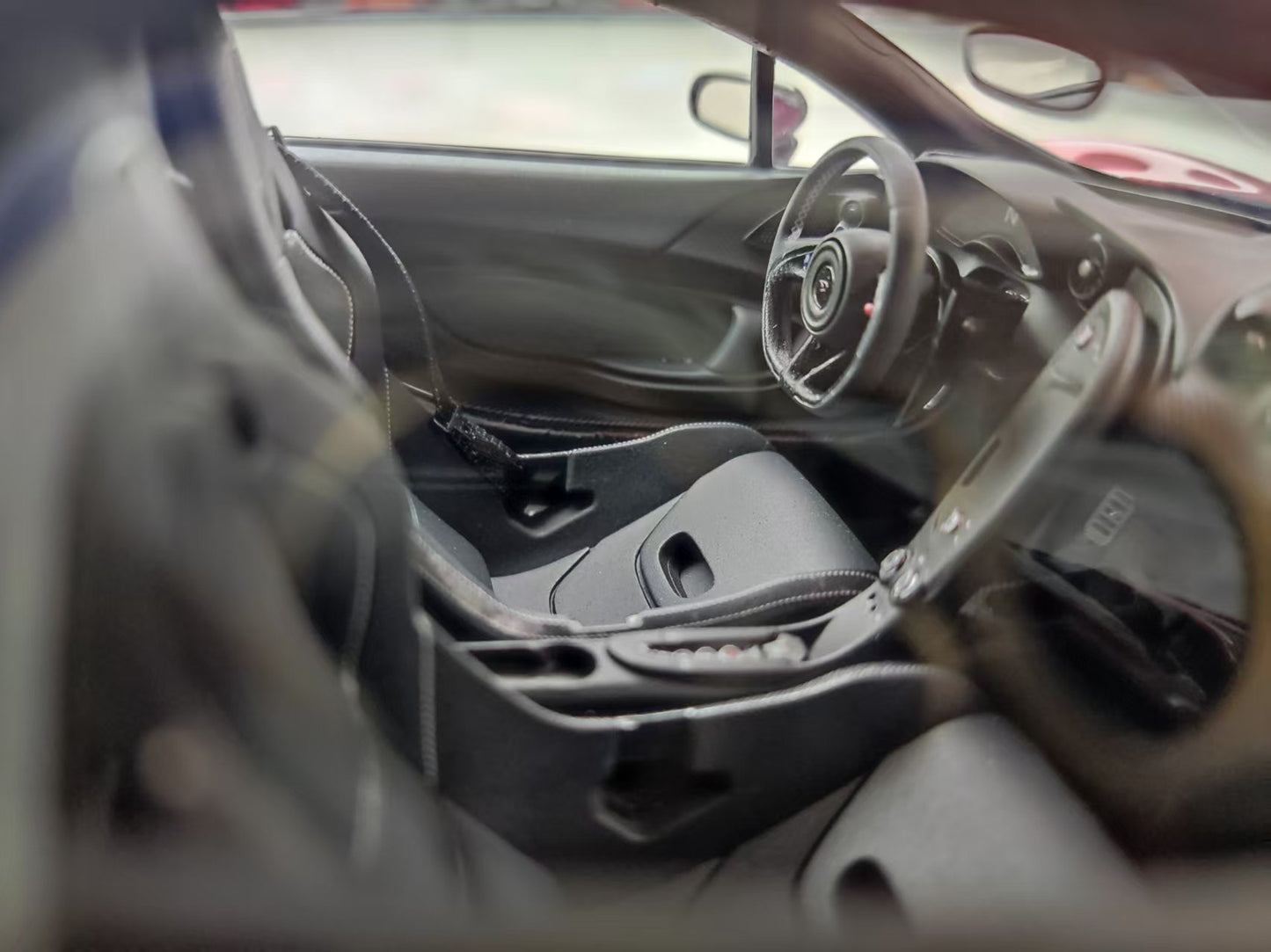 DINOMODEL 1/18 McLaren P1 Carbon Sole Volcano RED/SW DMP004