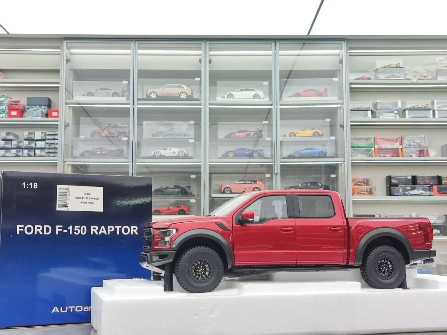 AUTO Art 1/18 Ford F-150 RAPTOR SUPERCREW 2019 Red 72948