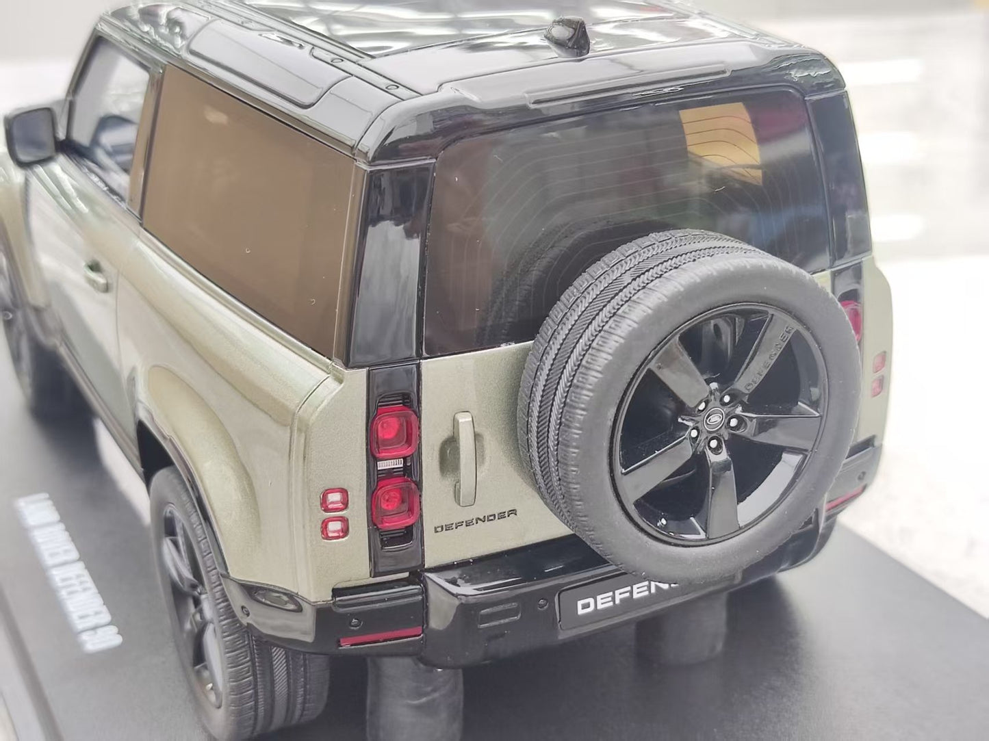 GT Spirit 1/18 Land Rover DEFENDER P400 X-DYNAMIC HSE PANGEA Green Resin Sealed Model GT517