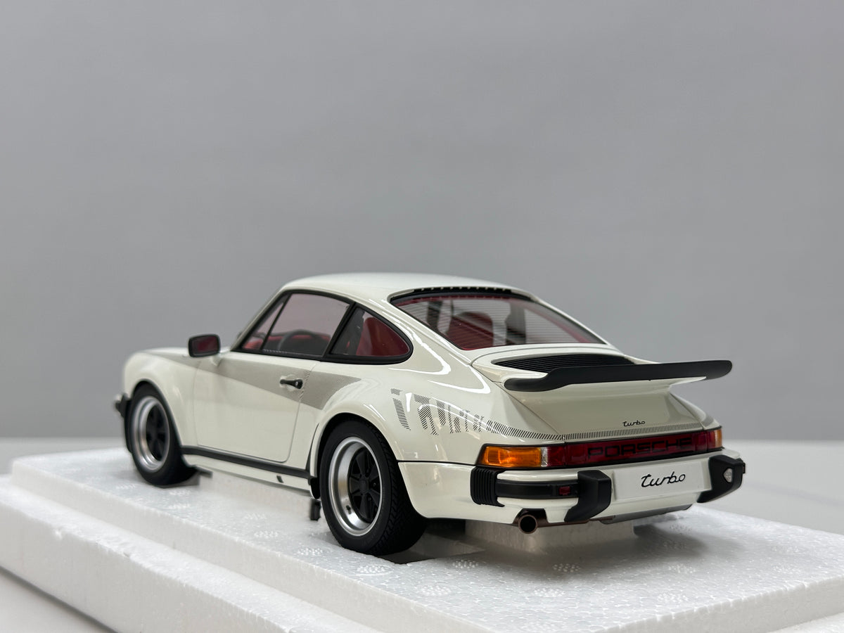 AUTOart 1/18 Porsche 911 (930) Turbo 3.0 White 78113