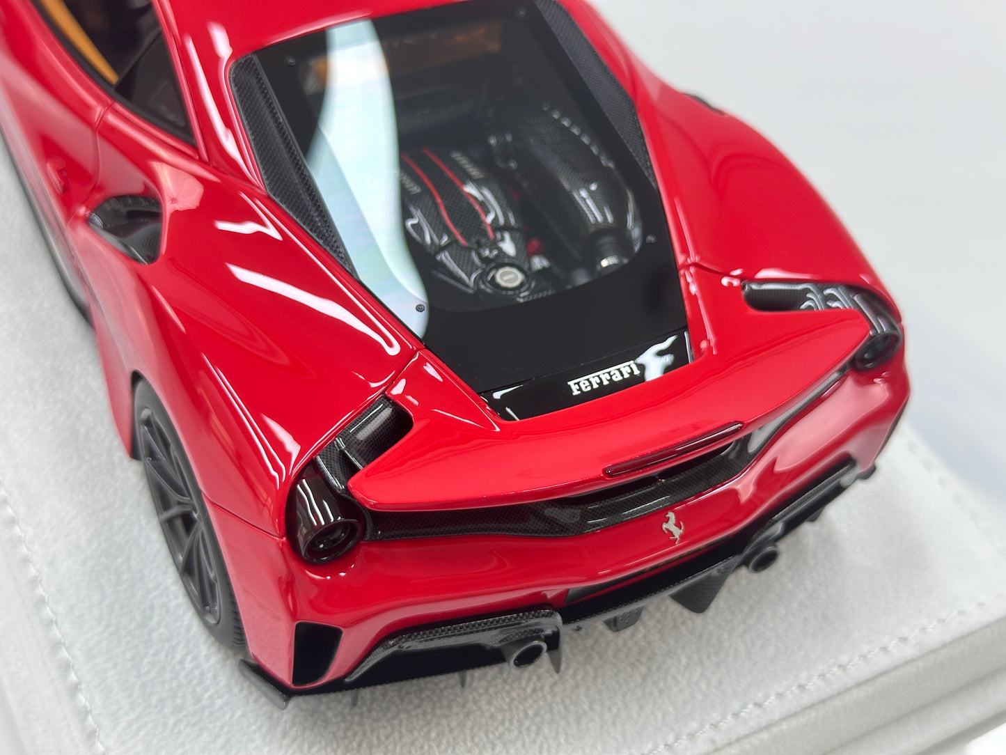 BBA Model 1/18 Ferrari 488 Pista Standard Red BBA087