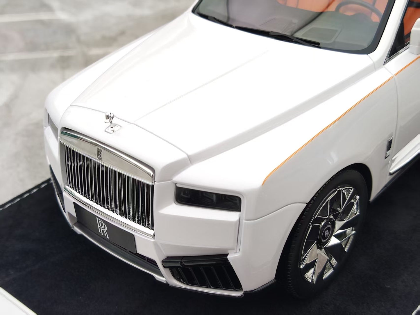 HH Model 1/18 Rolls-Royce Cullinan Series II Pearl White HH540
