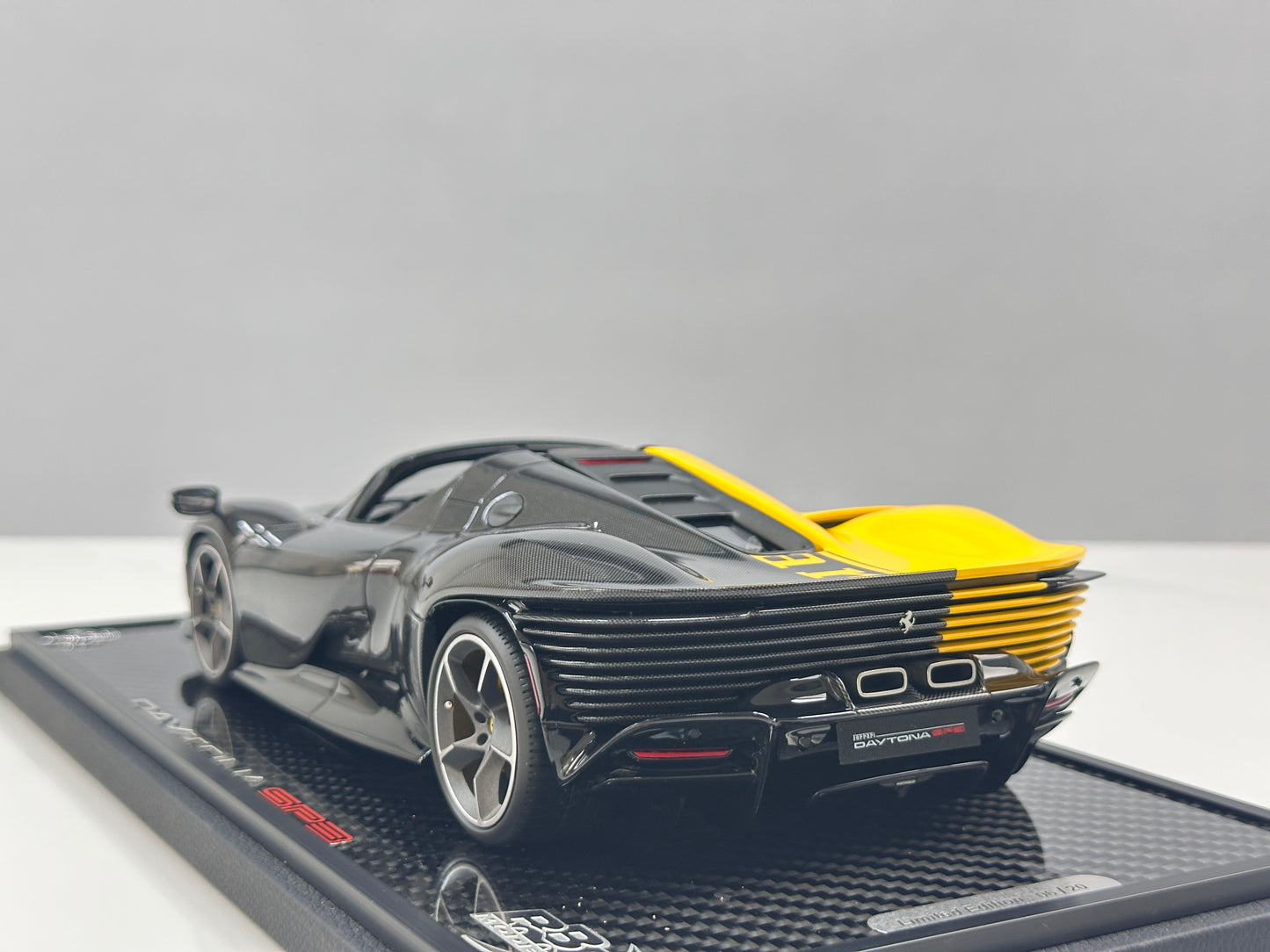 BBR 1/18 Ferrari SP3 Daytona 599+1 Spider - Open Roof Modena Yellow/Black Carbon Fiber P18214TMOCH