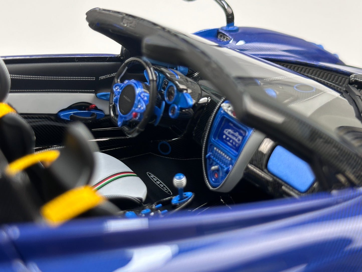 HH Model 1/18 Pagani Huayra Air Force Edition HH664