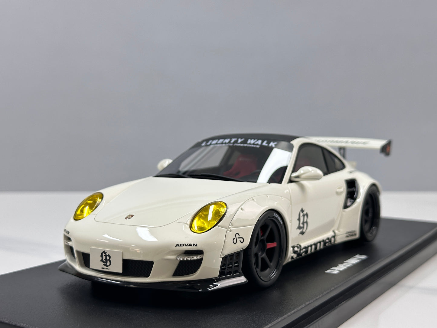 GT Spirit 1/18 Porsche LB-WORKS 997 TURBO White GT958