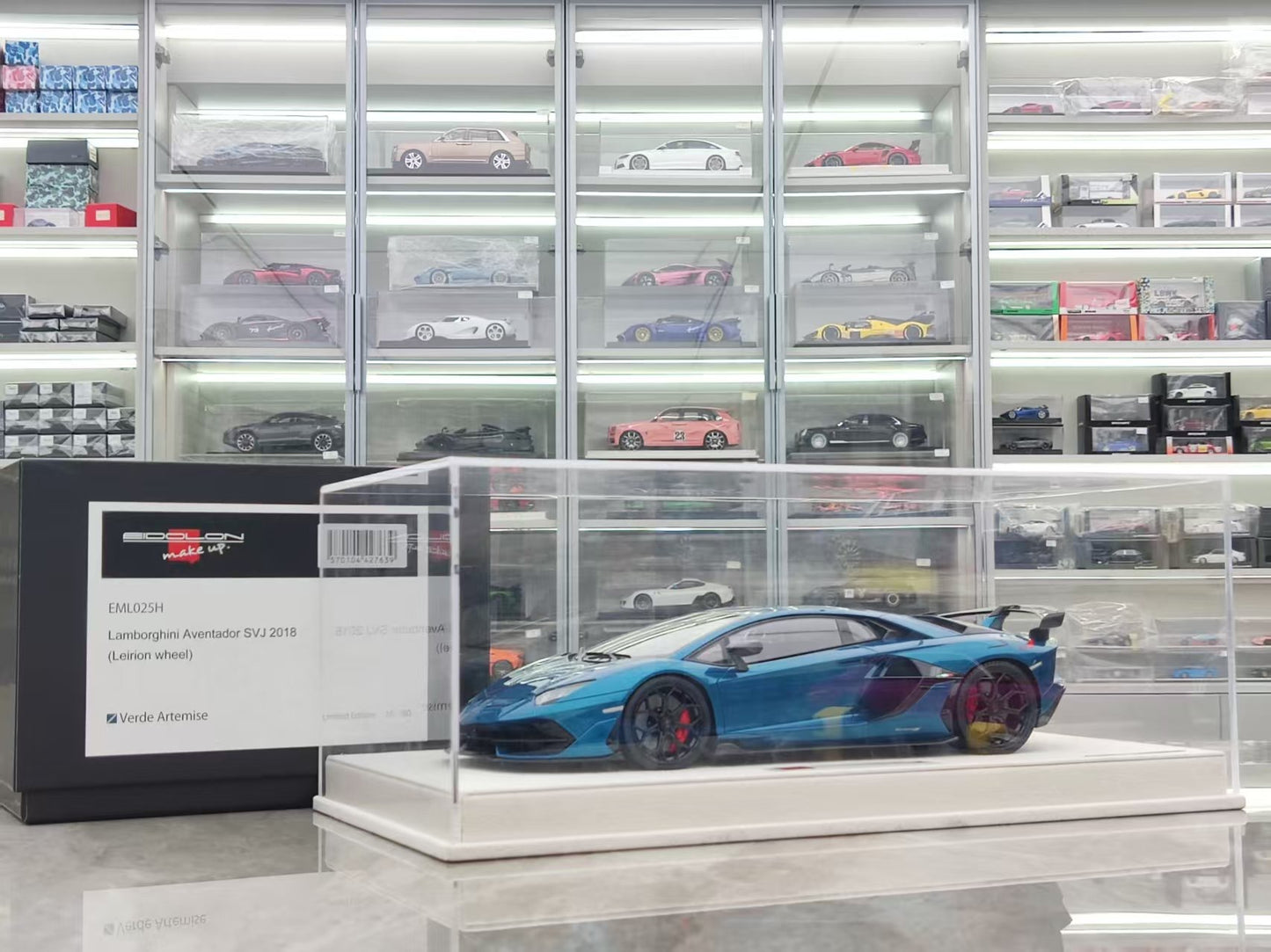 MAKEUP 1/18 Lamborghini Aventador SVJ Sky Blue EML025H