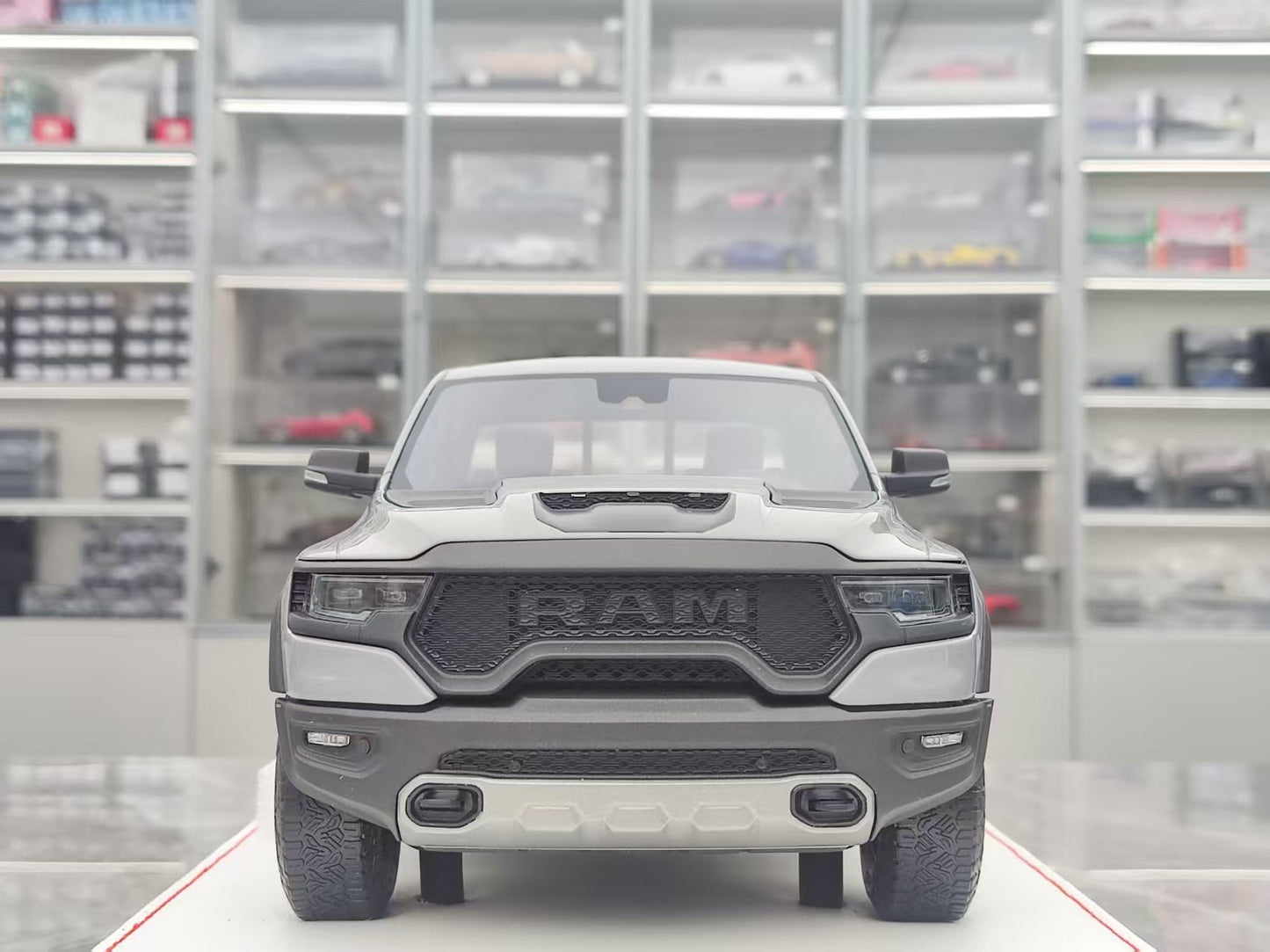 DiAMAanD 1/18 Dodge Ram TRX (Gray) DIA001