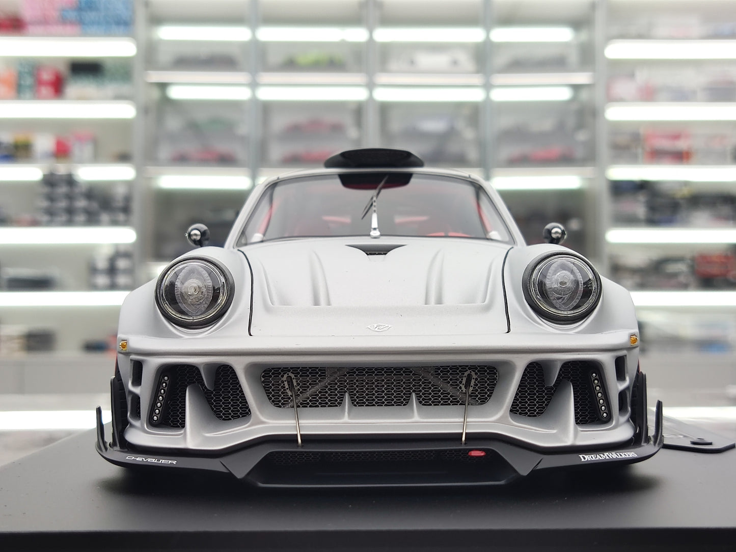 Dreamwalkers 1/18 Porsche CHEVALIER D995 Silver Simulated Car Model C-D995-SA01
