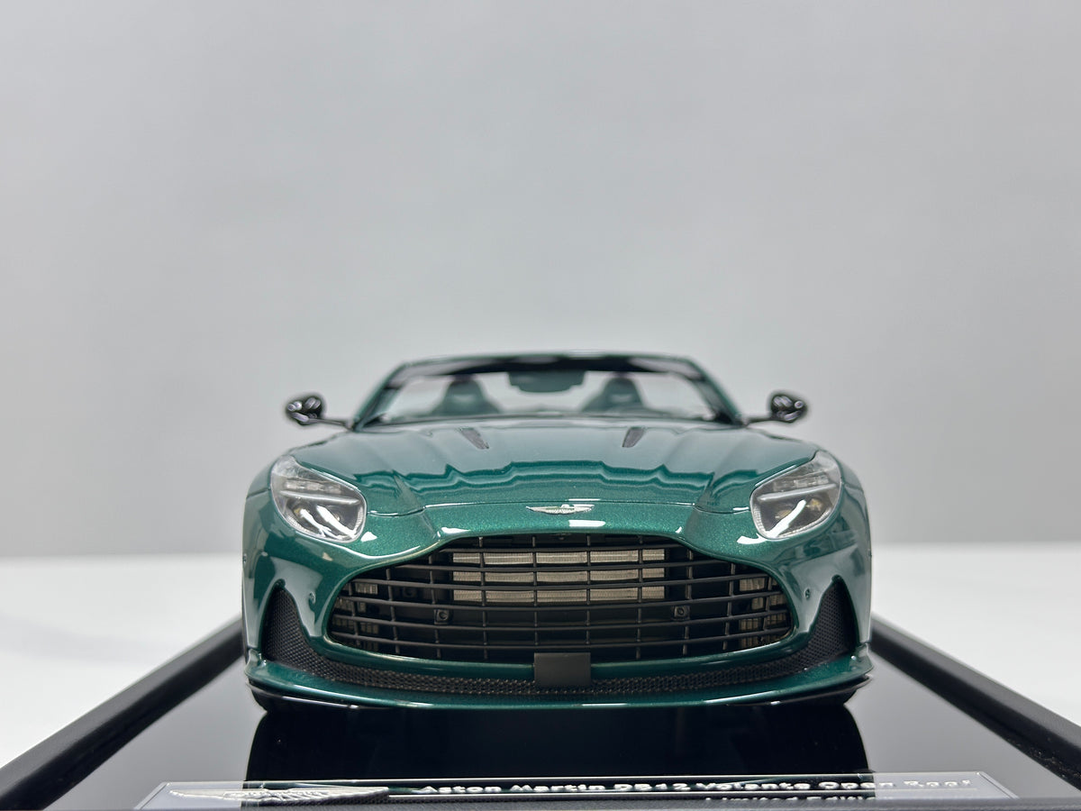 MOTORHELIX 1/18 Aston Martin DB12 Volante (Convertible) - Cinnabar Green - MH394