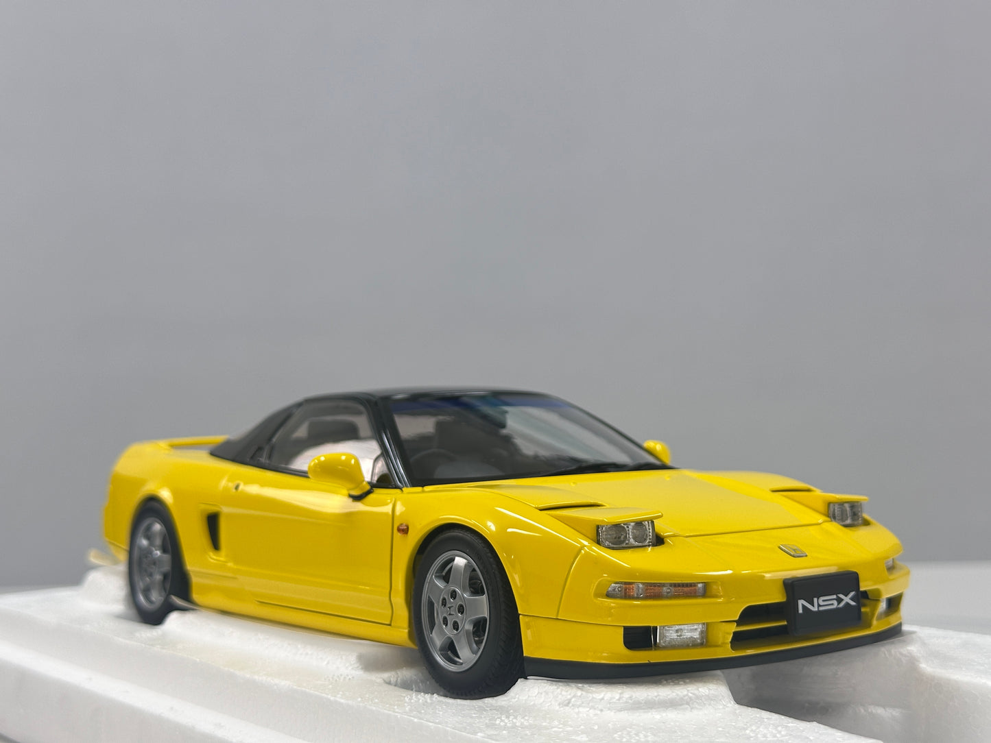 LCD 1/18 Honda NSX 1st Generation (MK1/NA1) Yellow LCD18022-YE