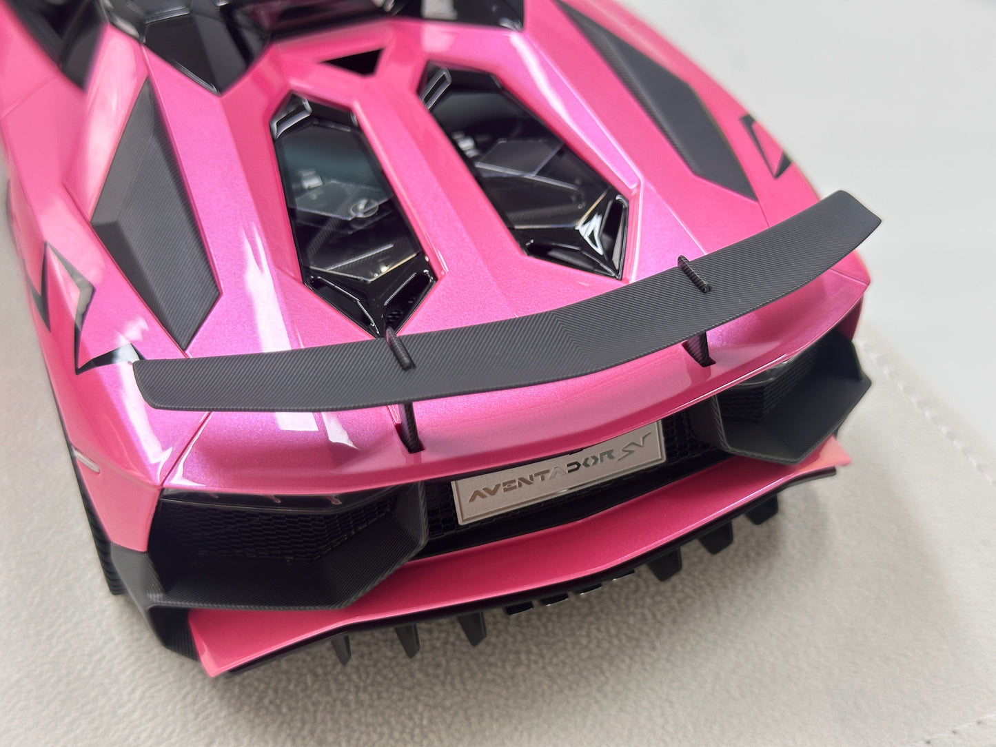 MAKEUP 1/18 Lamborghini Aventador LP750-4 SV Roadster 2015 Pink EML007H