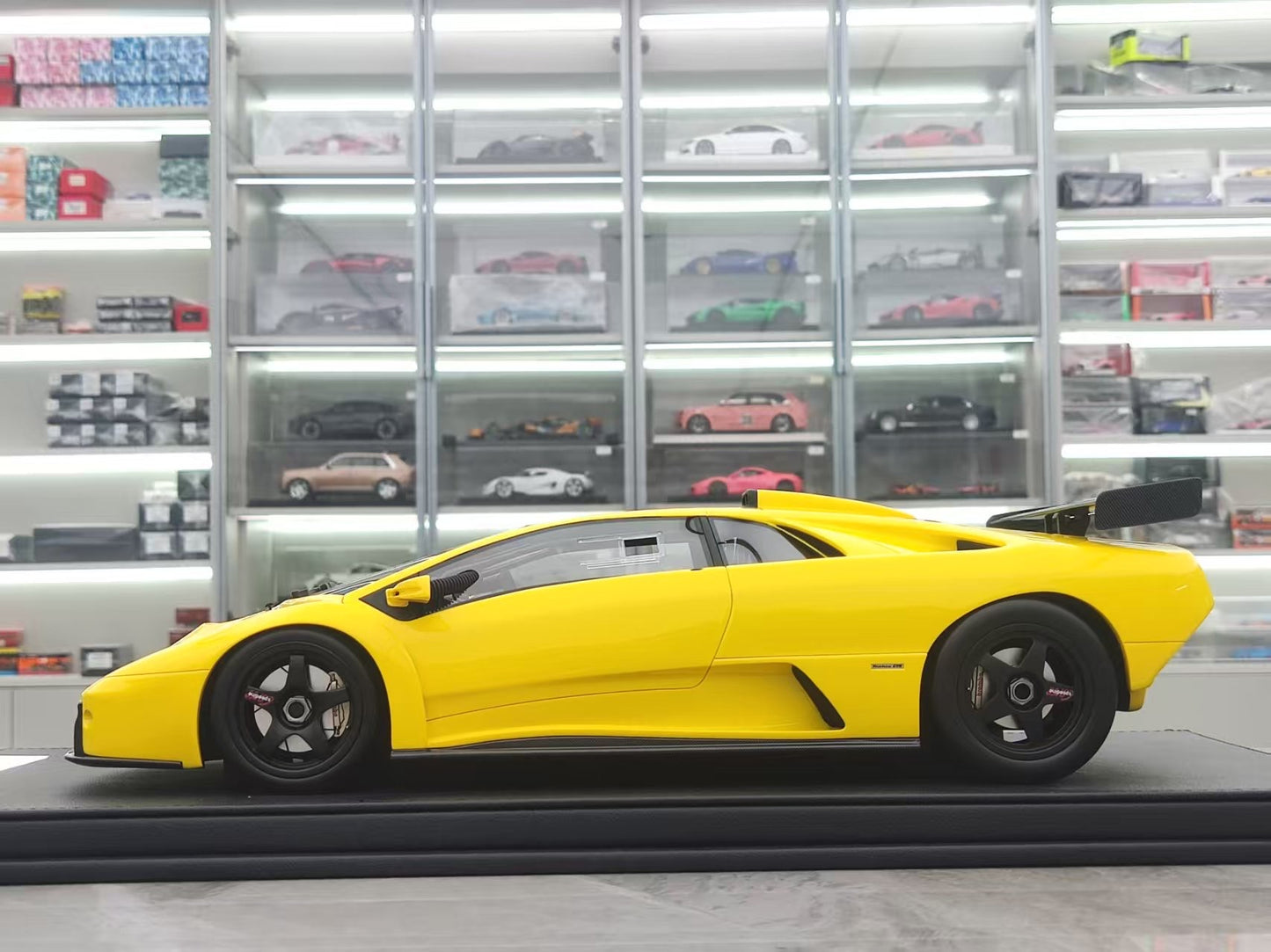 GL 1/12 Lamborghini Diablo GTR Yellow Simulation Model Car JS-GL003