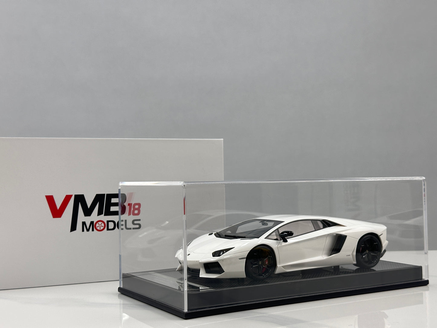 VMB 1/18 Lamborghini Aventador LP700-4 White VMB065