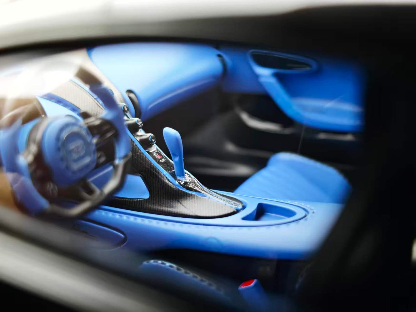 MR 1/18 Bugatti Chiron Super Sport Silver Blue BUG012C