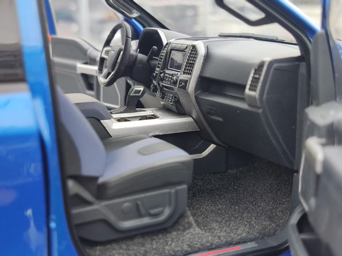 AUTO Art 1/18 Ford F-150 RAPTOR SUPERCREW 2019 Blue 72949