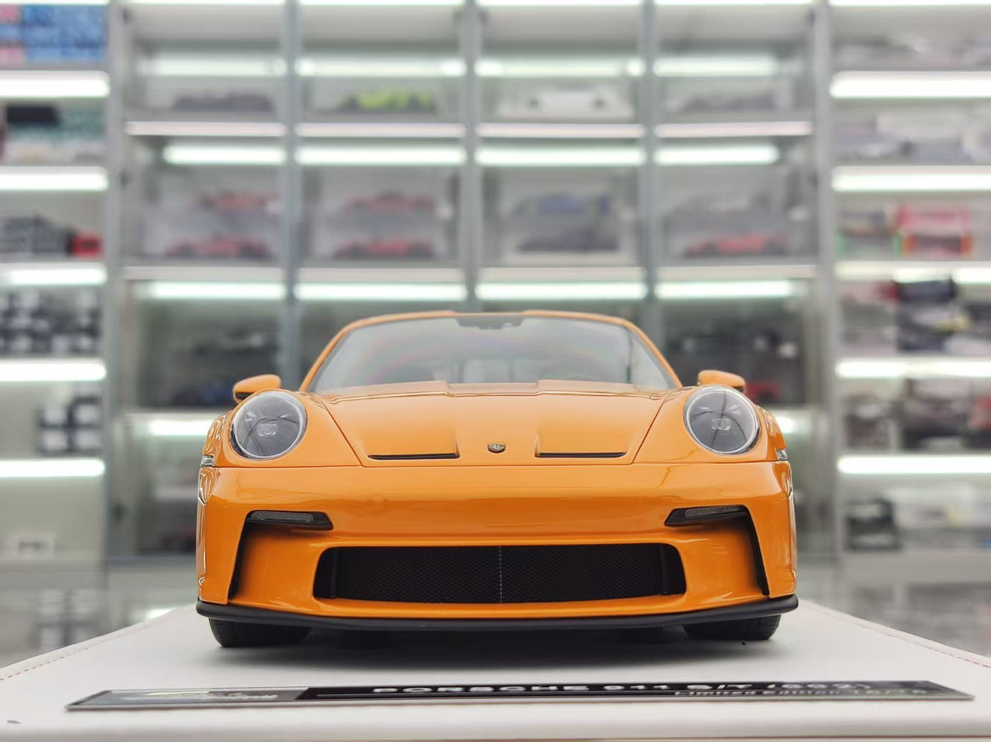 IVY 1/18 Porsche 911 S/T (992), orange resin model car IVY228