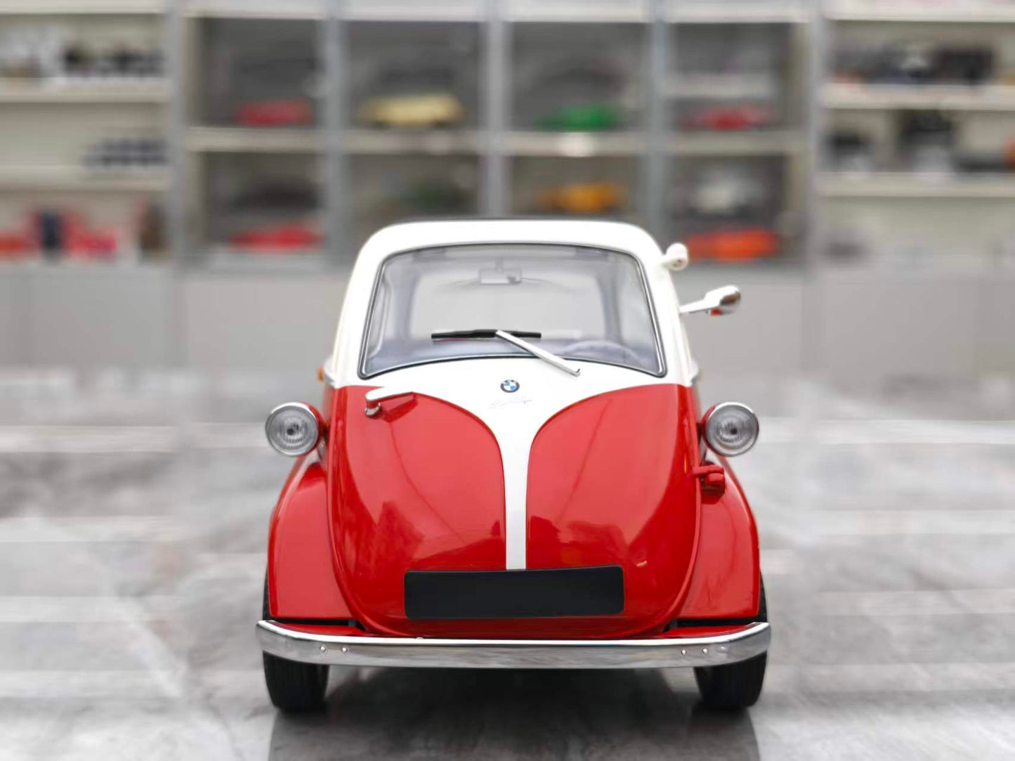 MINICHAMPS 1:18 BMW ISETTA -1955 Red 110024001