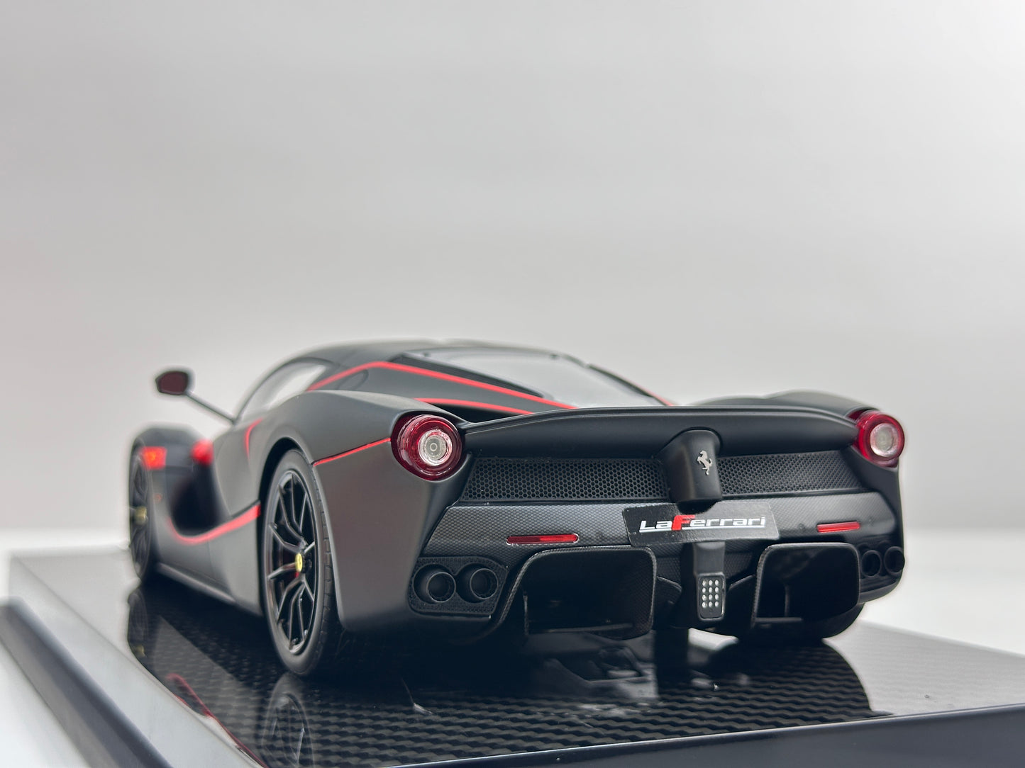 GAVIN + ZigzagYoungste 1:18 Ferrari LaFerrari Matte Black (GA004)